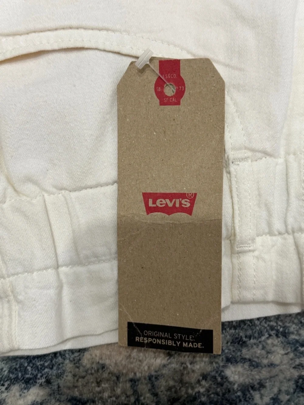 Levi's White High-Waist Paperbag Shorts - Picture 7 of 8